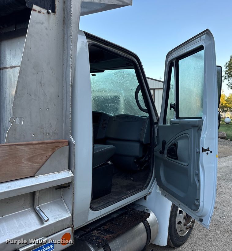 image for item ET4554 2006 International 4300 dump flatbed truck