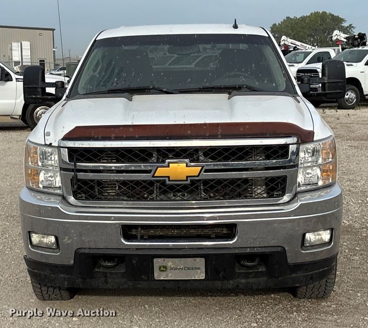 image for item ET4693 2013 Chevrolet Silverado 2500HD Crew Cab pickup truck