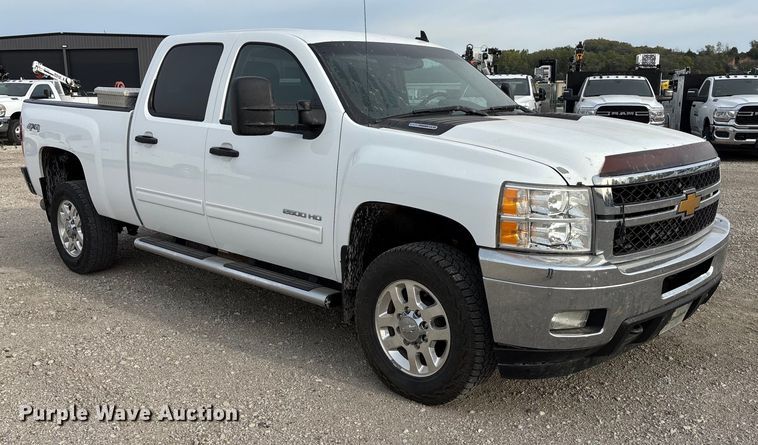 image for item ET4693 2013 Chevrolet Silverado 2500HD Crew Cab pickup truck
