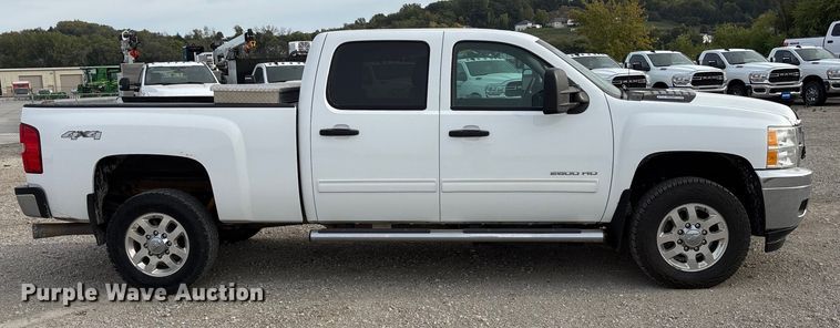 image for item ET4693 2013 Chevrolet Silverado 2500HD Crew Cab pickup truck