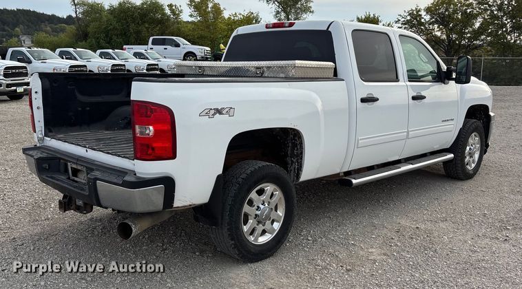 image for item ET4693 2013 Chevrolet Silverado 2500HD Crew Cab pickup truck