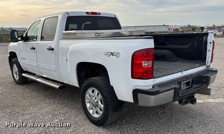 image for item ET4693 2013 Chevrolet Silverado 2500HD Crew Cab pickup truck