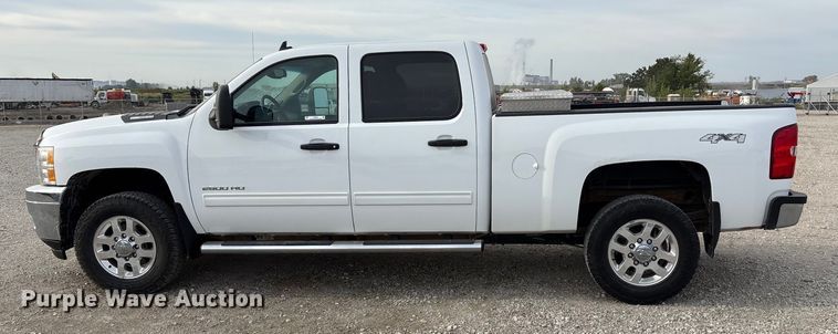 image for item ET4693 2013 Chevrolet Silverado 2500HD Crew Cab pickup truck