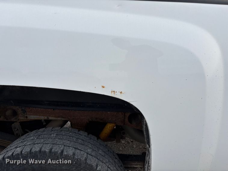 image for item ET4693 2013 Chevrolet Silverado 2500HD Crew Cab pickup truck