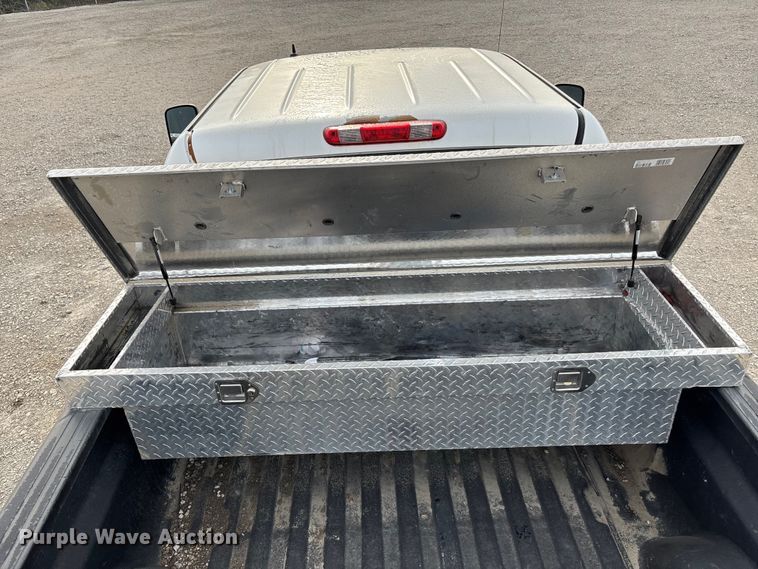 image for item ET4693 2013 Chevrolet Silverado 2500HD Crew Cab pickup truck