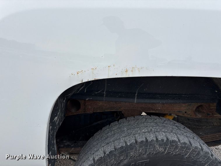 image for item ET4693 2013 Chevrolet Silverado 2500HD Crew Cab pickup truck