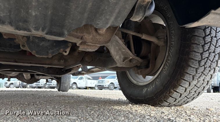 image for item ET4693 2013 Chevrolet Silverado 2500HD Crew Cab pickup truck