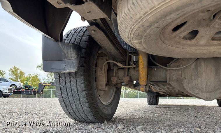 image for item ET4693 2013 Chevrolet Silverado 2500HD Crew Cab pickup truck