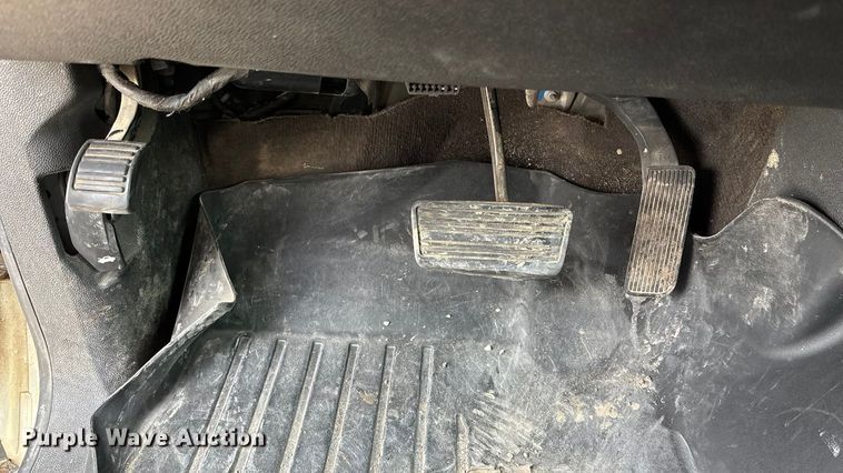 image for item ET4693 2013 Chevrolet Silverado 2500HD Crew Cab pickup truck