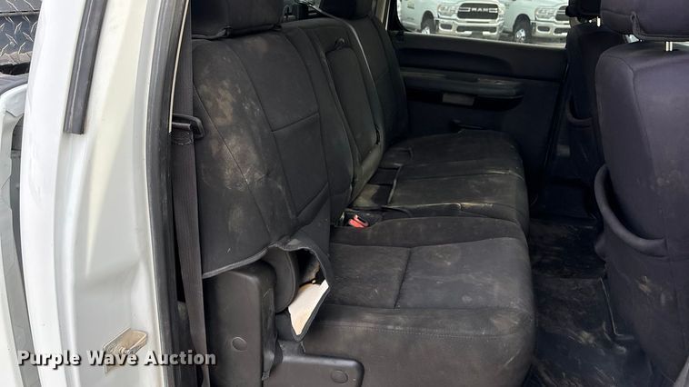 image for item ET4693 2013 Chevrolet Silverado 2500HD Crew Cab pickup truck