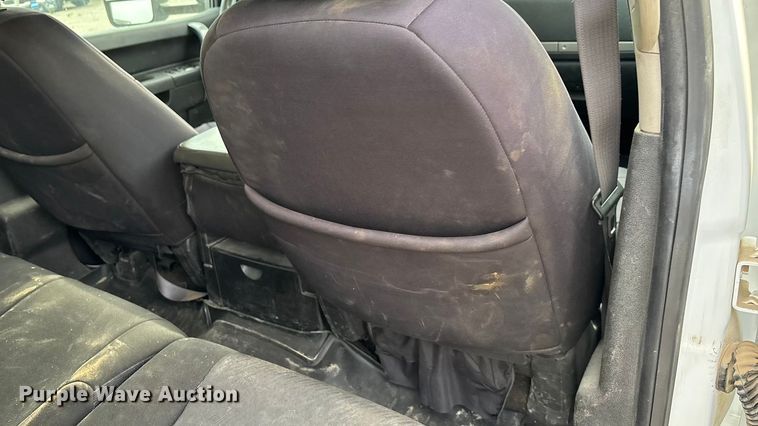 image for item ET4693 2013 Chevrolet Silverado 2500HD Crew Cab pickup truck