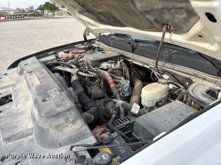 image for item ET4693 2013 Chevrolet Silverado 2500HD Crew Cab pickup truck