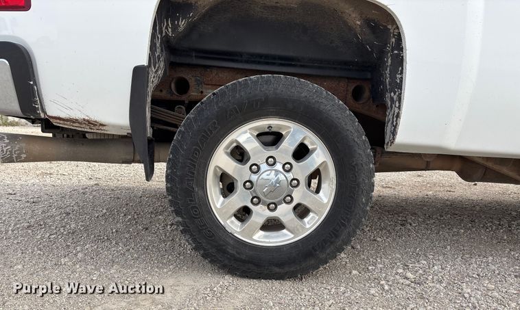 image for item ET4693 2013 Chevrolet Silverado 2500HD Crew Cab pickup truck