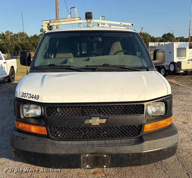image for item ET7100 2017 Chevrolet Express 2500 van
