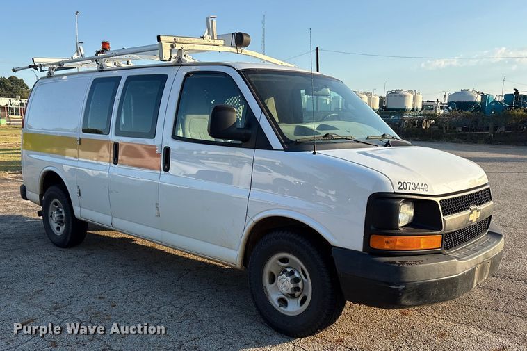 image for item ET7100 2017 Chevrolet Express 2500 van