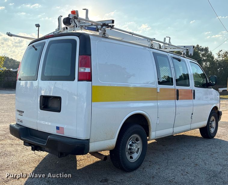 image for item ET7100 2017 Chevrolet Express 2500 van