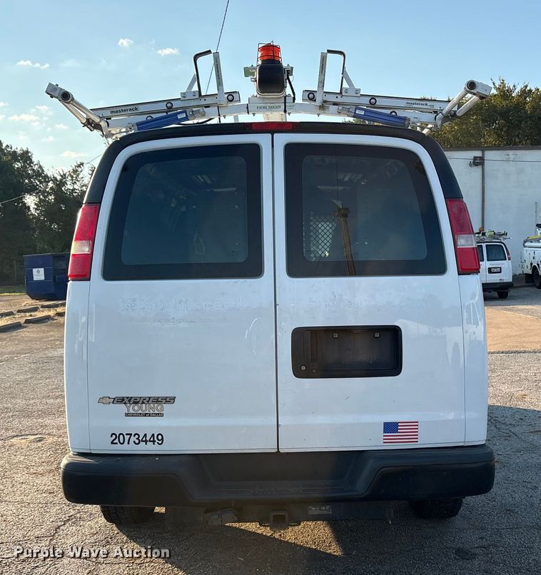 image for item ET7100 2017 Chevrolet Express 2500 van