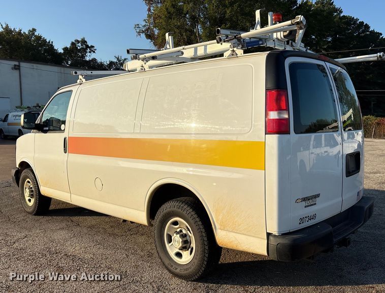 image for item ET7100 2017 Chevrolet Express 2500 van