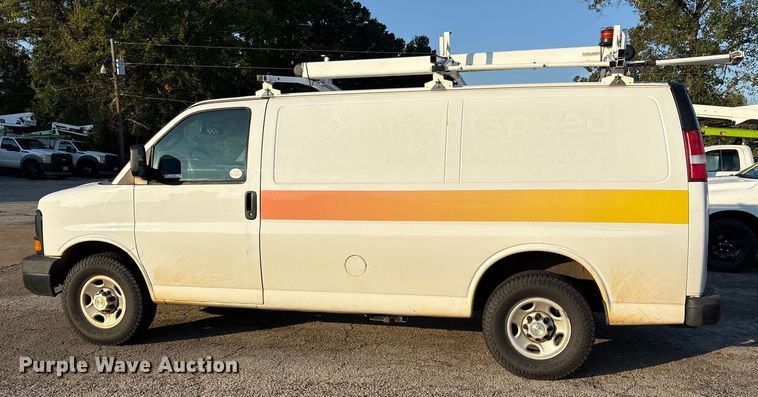 image for item ET7100 2017 Chevrolet Express 2500 van