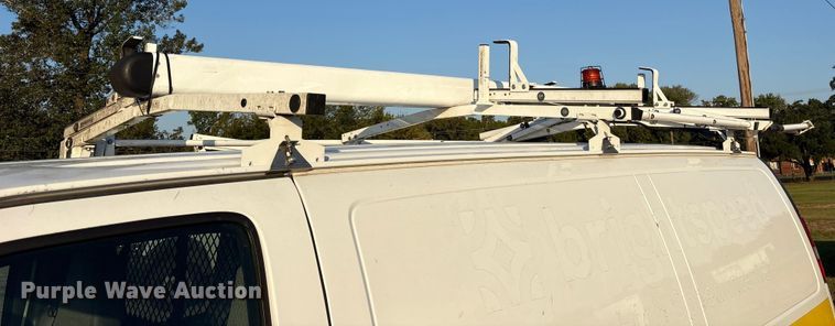 image for item ET7100 2017 Chevrolet Express 2500 van