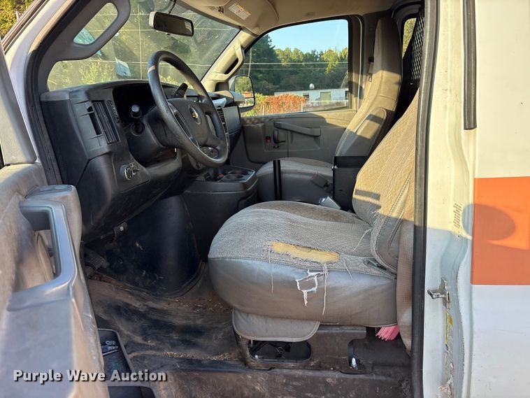 image for item ET7100 2017 Chevrolet Express 2500 van