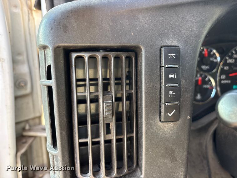 image for item ET7100 2017 Chevrolet Express 2500 van