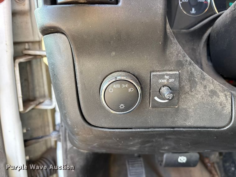 image for item ET7100 2017 Chevrolet Express 2500 van