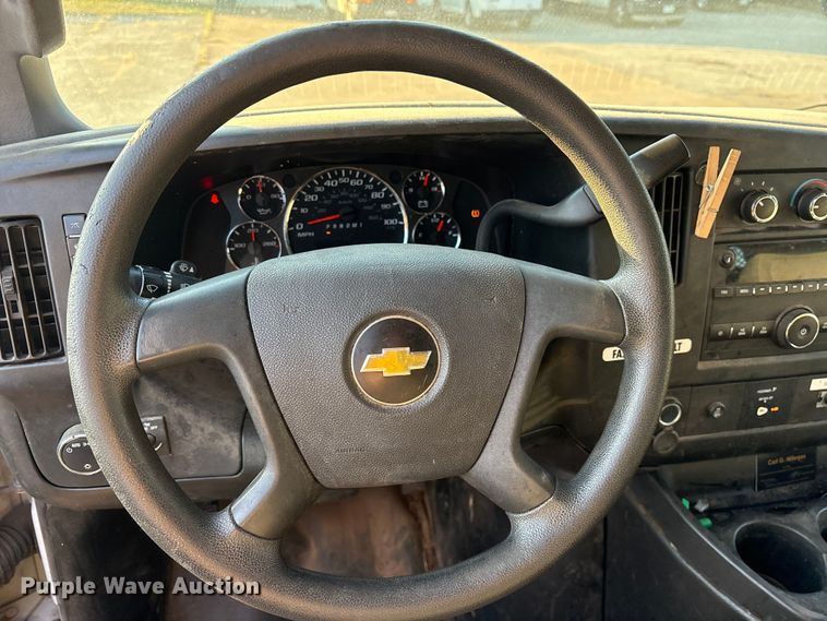 image for item ET7100 2017 Chevrolet Express 2500 van