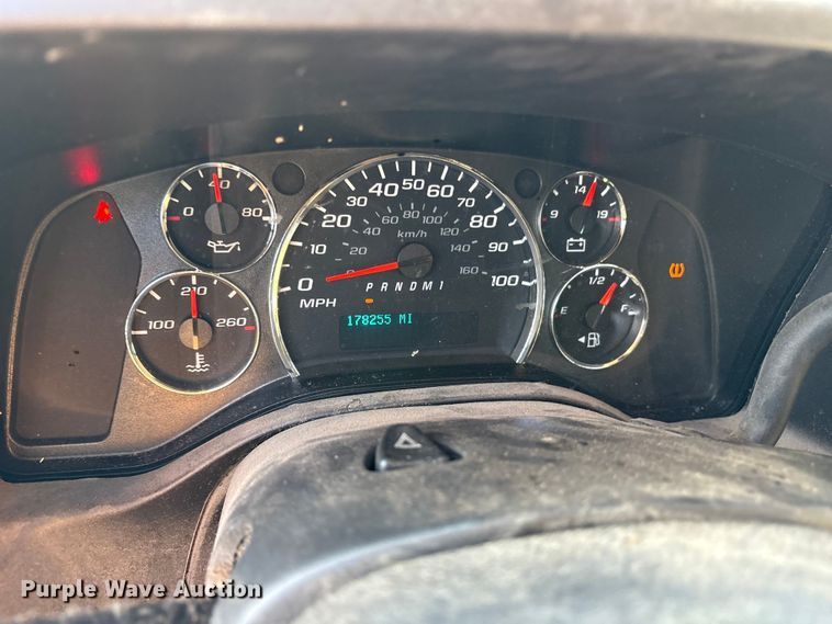 image for item ET7100 2017 Chevrolet Express 2500 van