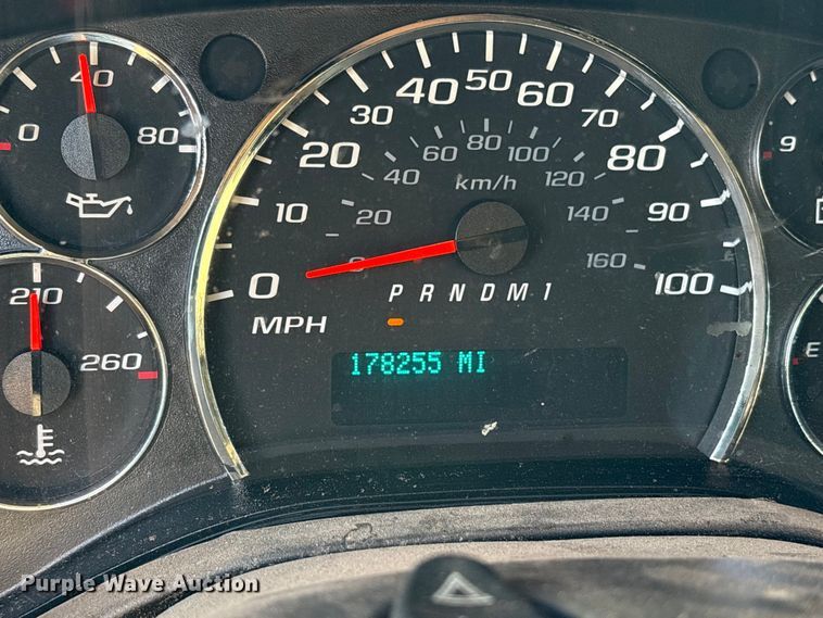 image for item ET7100 2017 Chevrolet Express 2500 van