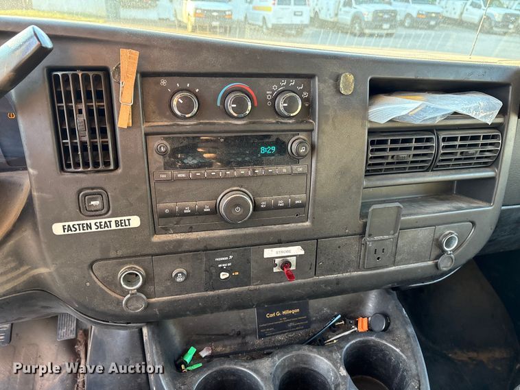 image for item ET7100 2017 Chevrolet Express 2500 van