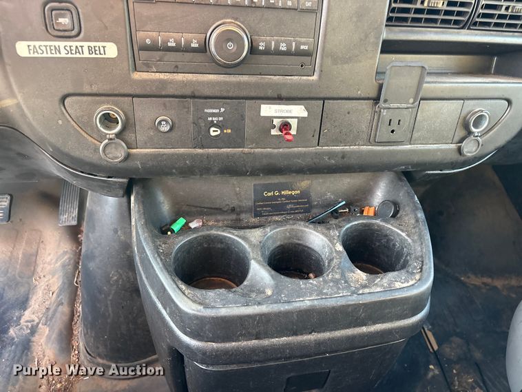 image for item ET7100 2017 Chevrolet Express 2500 van