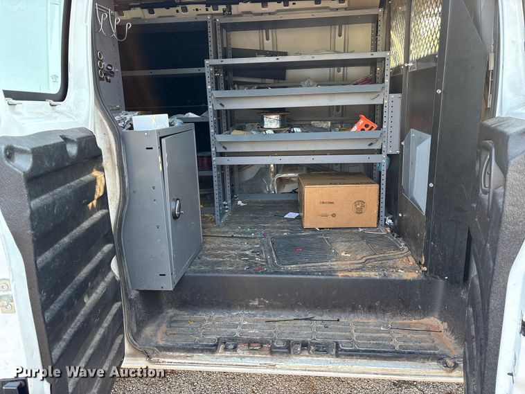 image for item ET7100 2017 Chevrolet Express 2500 van