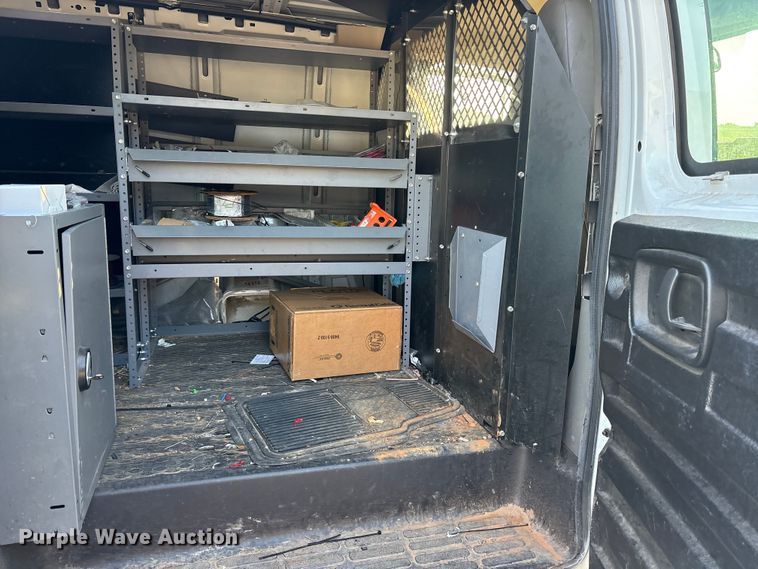 image for item ET7100 2017 Chevrolet Express 2500 van