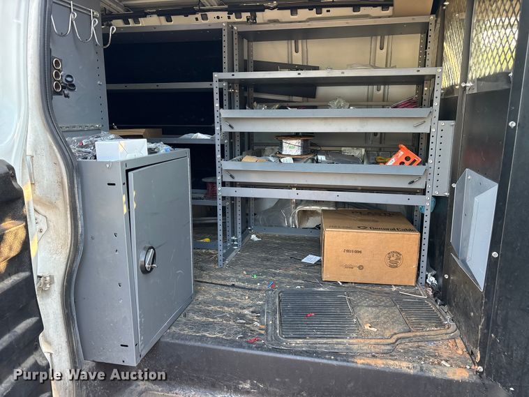 image for item ET7100 2017 Chevrolet Express 2500 van