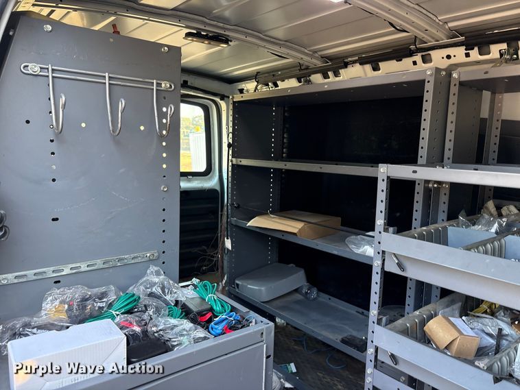 image for item ET7100 2017 Chevrolet Express 2500 van