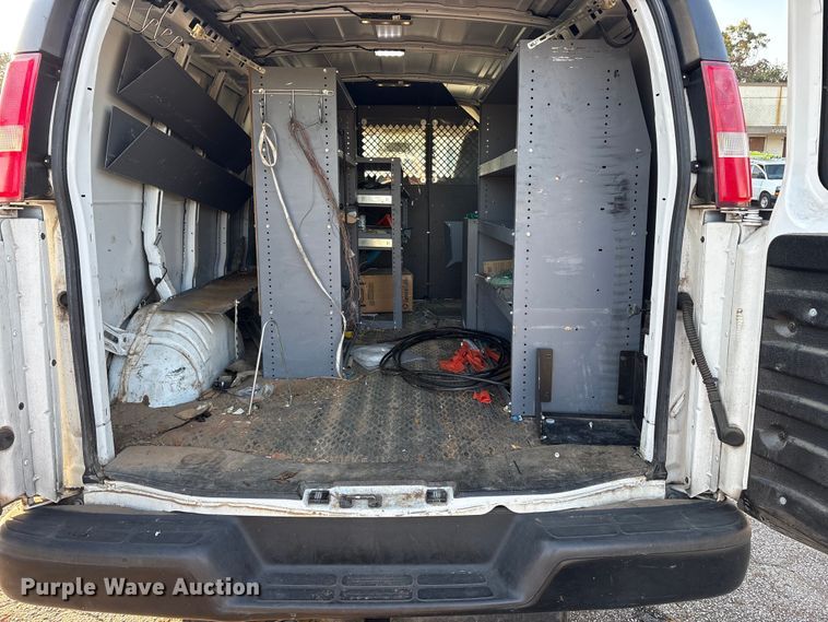 image for item ET7100 2017 Chevrolet Express 2500 van