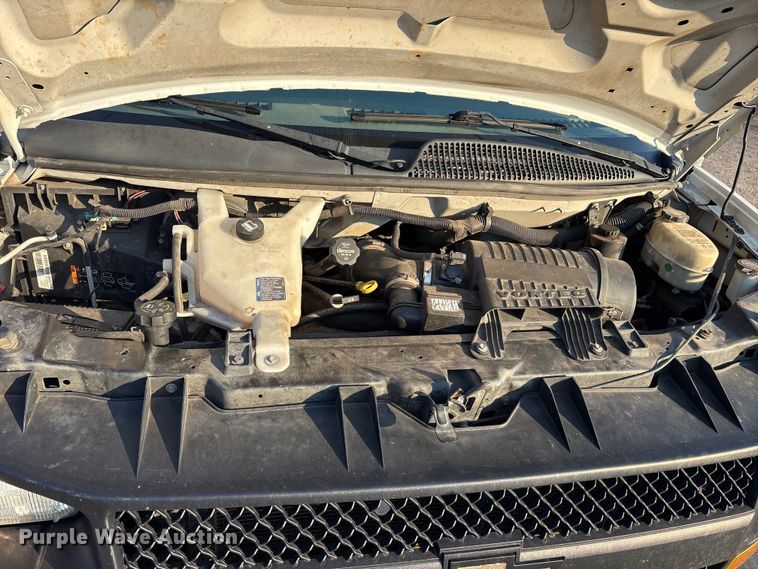 image for item ET7100 2017 Chevrolet Express 2500 van