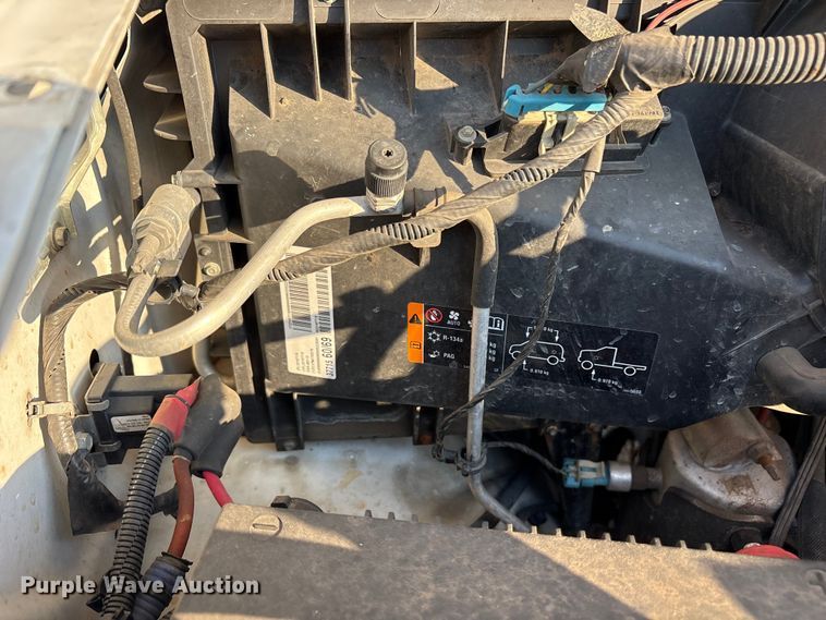 image for item ET7100 2017 Chevrolet Express 2500 van