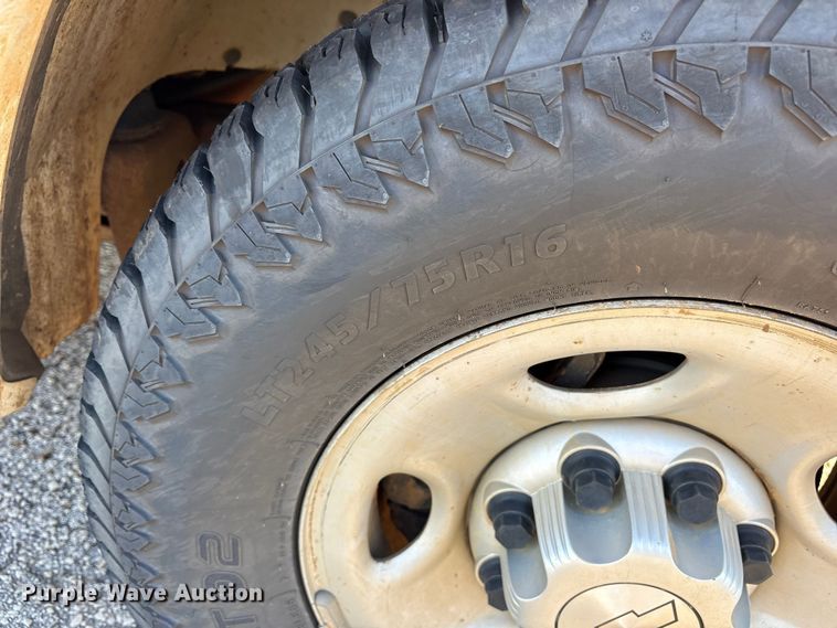 image for item ET7100 2017 Chevrolet Express 2500 van