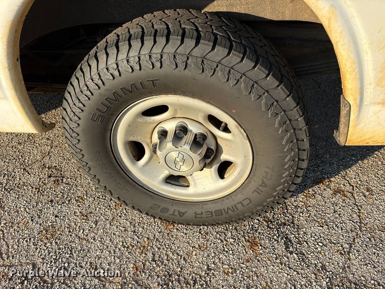 image for item ET7100 2017 Chevrolet Express 2500 van