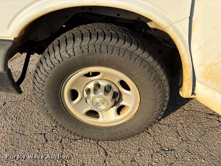 image for item ET7100 2017 Chevrolet Express 2500 van