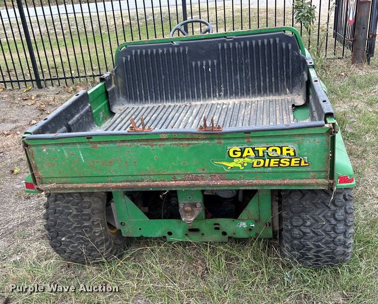 image for item ET7151 2000 John Deere Gator utility vehicle