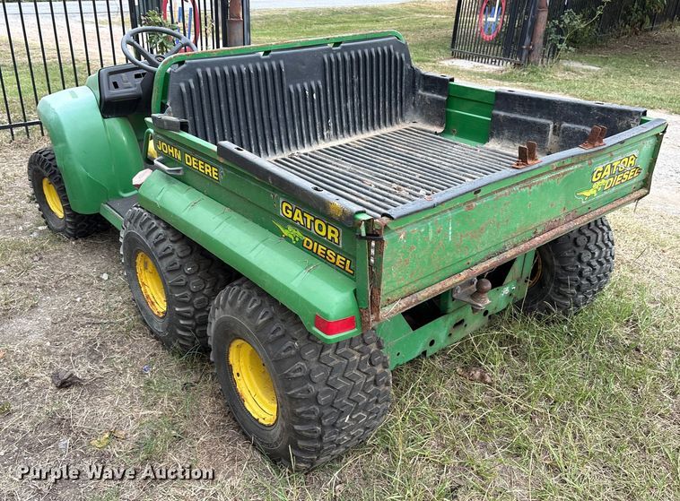 image for item ET7151 2000 John Deere Gator utility vehicle