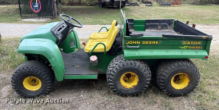 image for item ET7151 2000 John Deere Gator utility vehicle