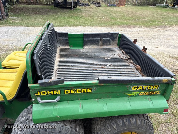 image for item ET7151 2000 John Deere Gator utility vehicle