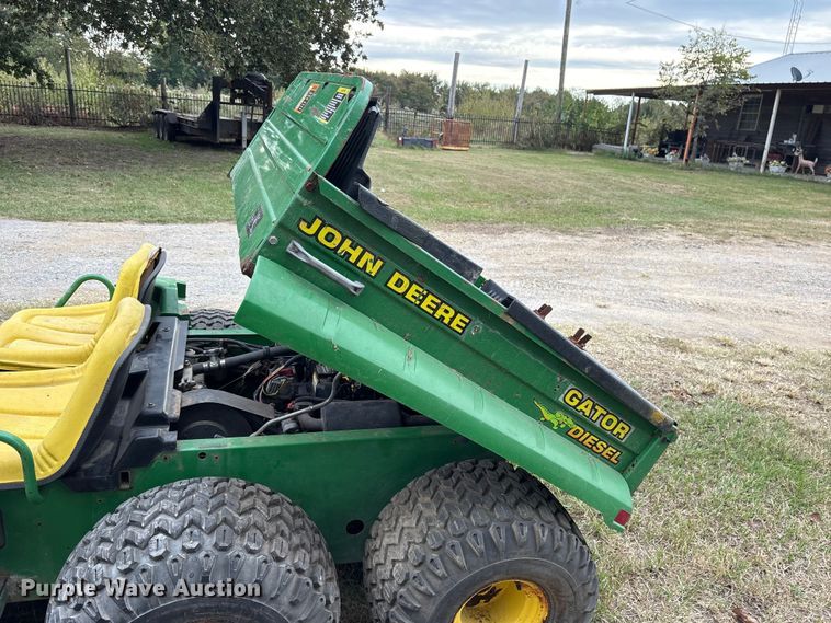 image for item ET7151 2000 John Deere Gator utility vehicle