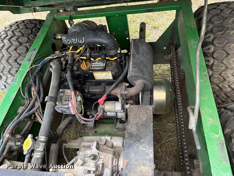 image for item ET7151 2000 John Deere Gator utility vehicle