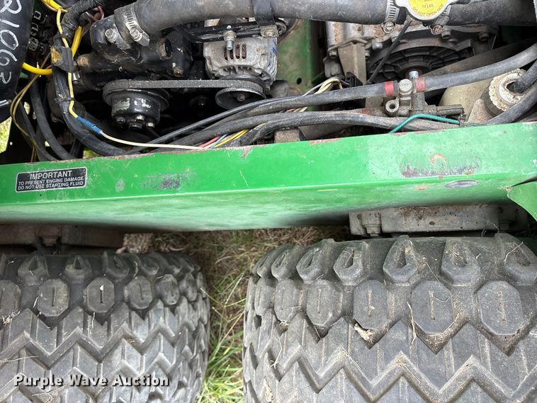 image for item ET7151 2000 John Deere Gator utility vehicle