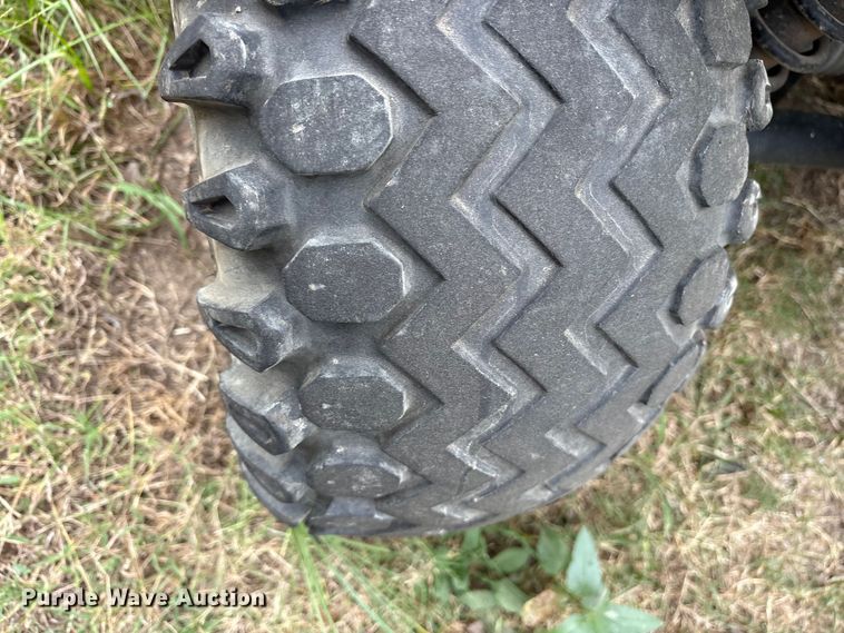 image for item ET7151 2000 John Deere Gator utility vehicle